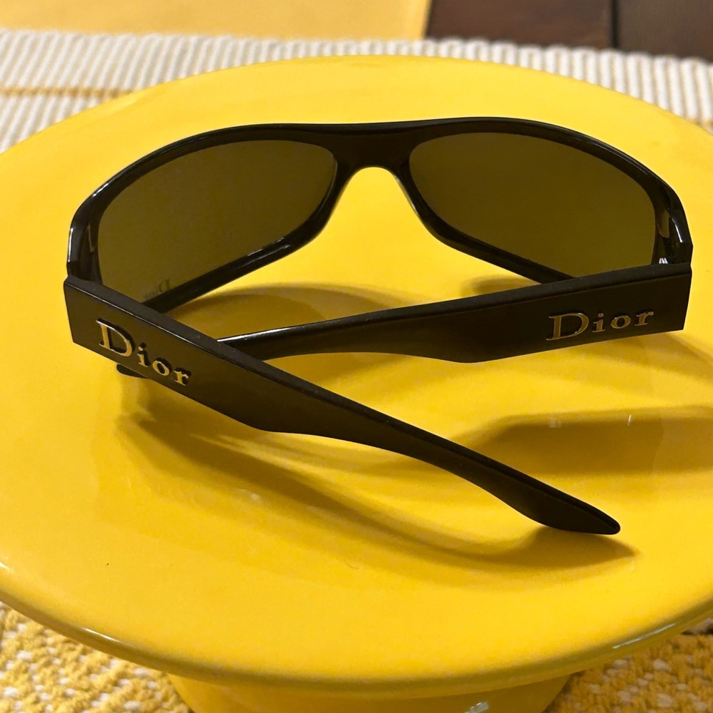 Dior Elegant Black Sunglasses with Case - Picture 6 of 8